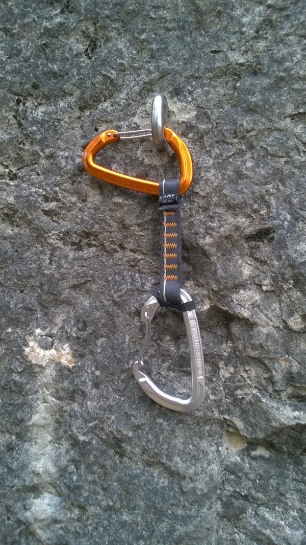 for climber and mountainer: open question to UIAA: why testing minor axis when a carabiner can be nose hooked?