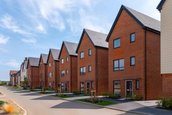 Hold Bellway Homes Accountable for Ongoing Failures at Elizabeth Square, Goring (Worthing, BN12)