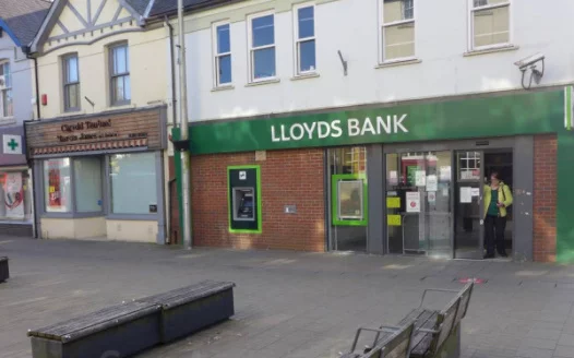 Keep Lloyds Bank Ammanford open