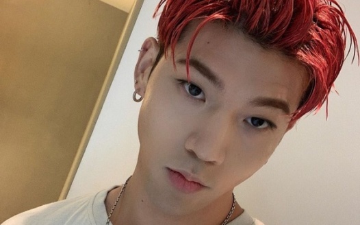 Petition for BM of Kard to wear a kirishima cosplay