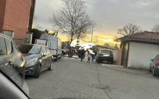 PROBLEME D ACCES ET DE STATIONNEMENT PLACE& VOIE PRIVEE