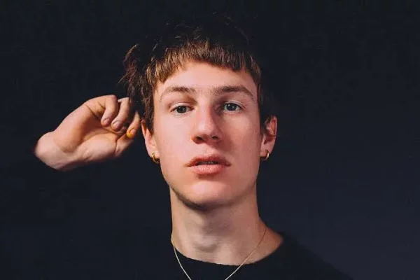 Remove Malcolm Todd From Headlining